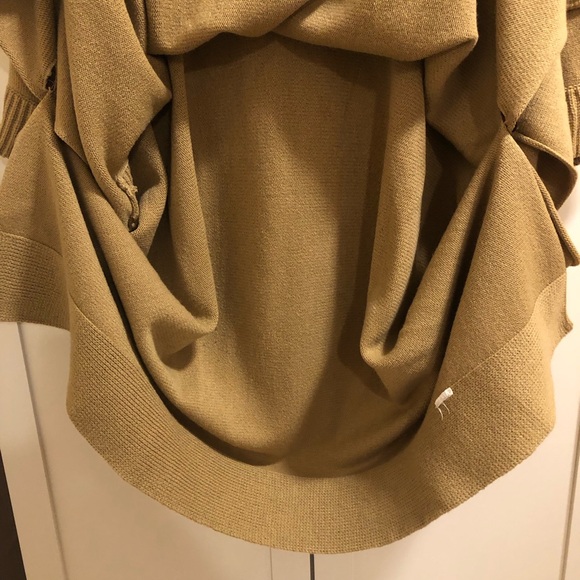 H&M Sweater/Poncho/Shawl, Beige, One Size EUC - Picture 7 of 8
